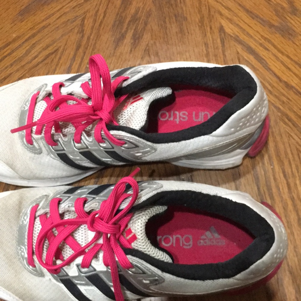 Adidas tennis shoes - Picture 3 of 4